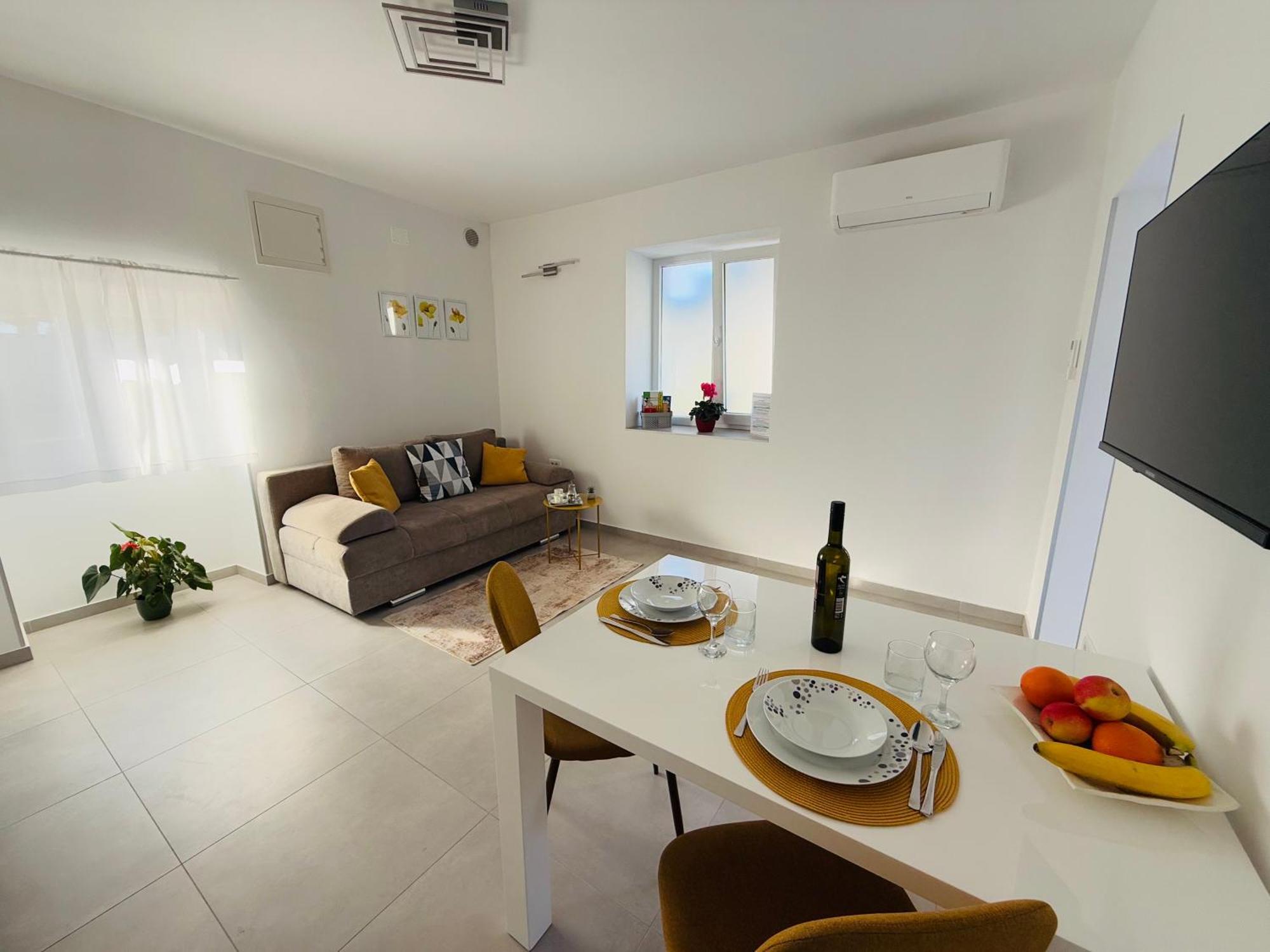 Apartment Erika - For 2 Near The Beach Pula Exterior photo